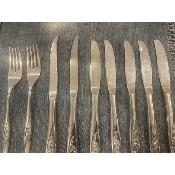 Oneida LASTING ROSE Dinner Steak Knives Forks Flatware Deluxe Stainless Lot 9 - Picture 1 of 4